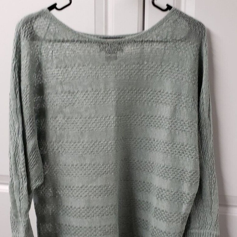 Tahari Women's Sweater  Size: Small  100% Linen